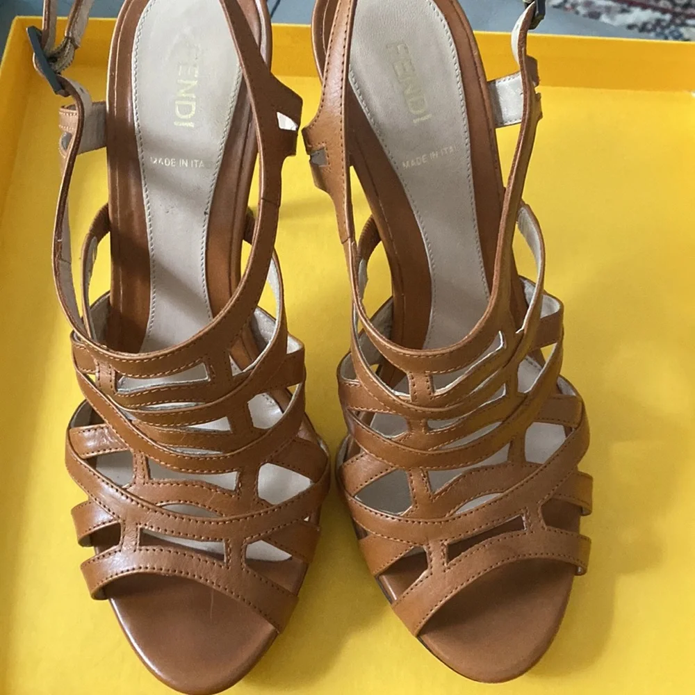 ❌SOLD❌FENDI Scotch Brown Sling Back Heels🤍🧡🤍 - Picture 3 of 13